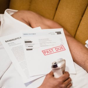 加拿大破产潮加速！加东省份也难幸免，居民财务压力逼近警戒线 ... ...