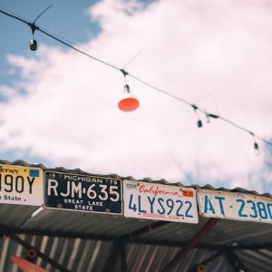 纽芬兰车牌大危机？临时纸质车牌满街跑，背后原因竟是全球供应链动荡！ ...