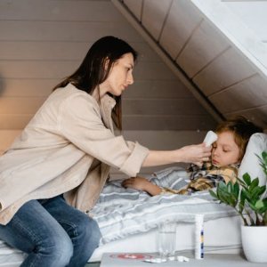 拉布拉多家庭为4岁儿子治哮喘，每月竟要自掏$1100！母亲被迫打第二份工！ ...